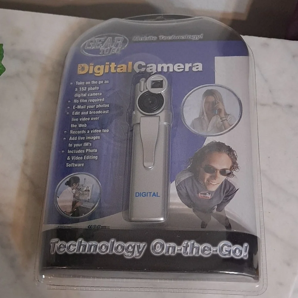 Digital Camera  - Picture 3 of 3